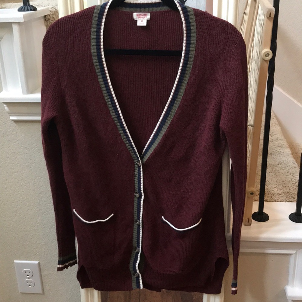 Maroon Cardigan 🌺 - Picture 2 of 4